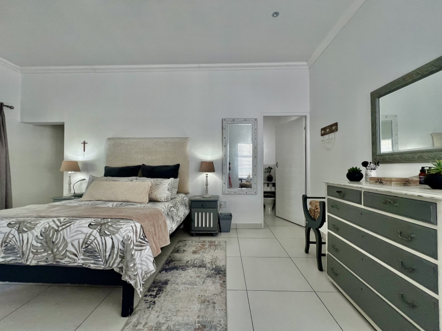 4 Bedroom Property for Sale in The Cove Western Cape